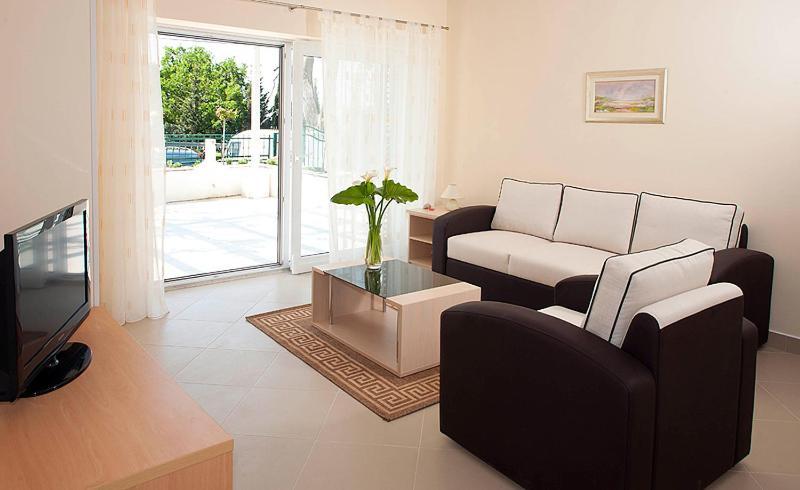 Spacious 1 Bedroom 4 Star Apartment, Mlini Eksteriør bilde